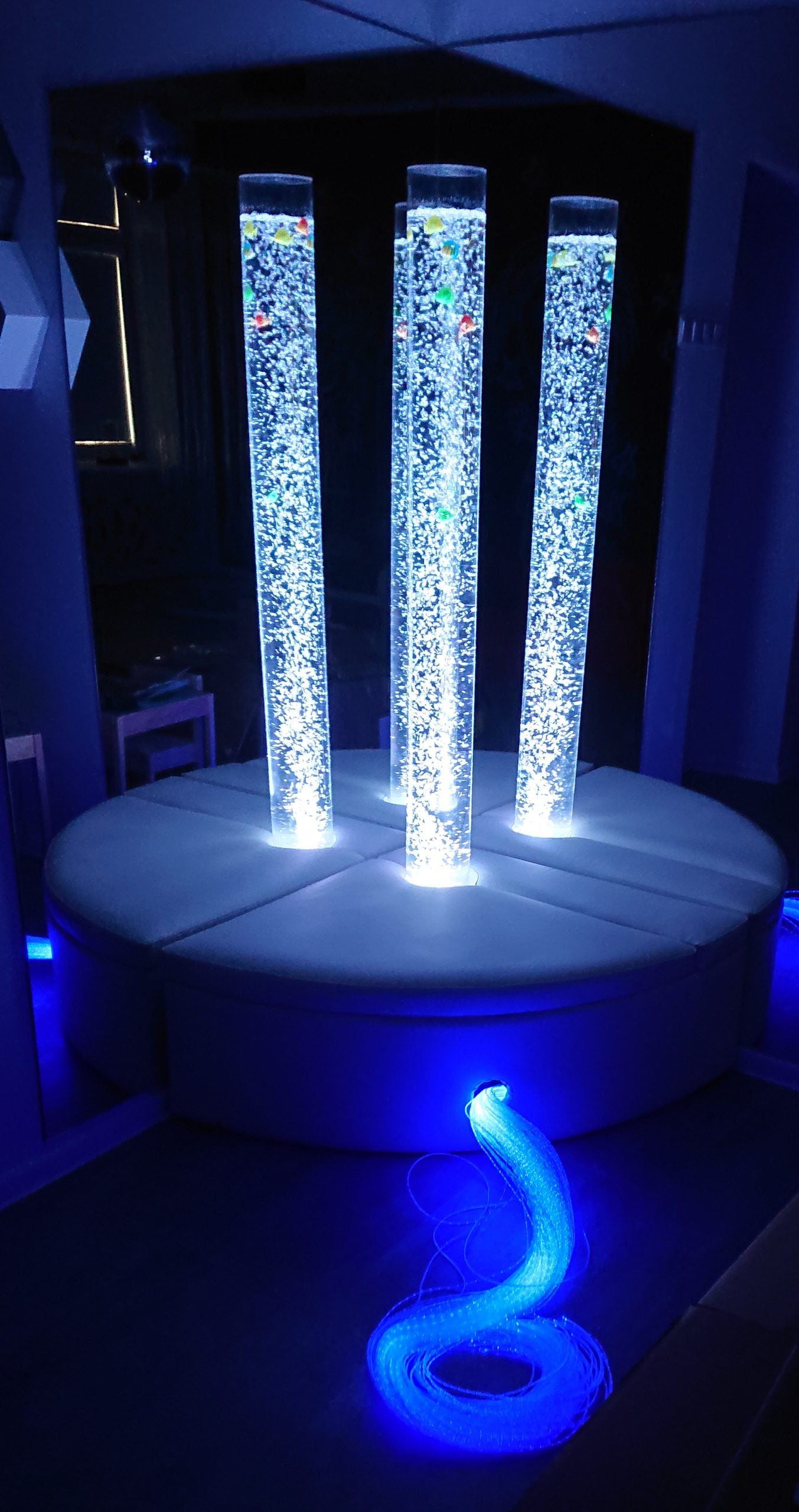 Bubble Tube Colour Changing LED Light Incl. Wall Bracket – 183cm