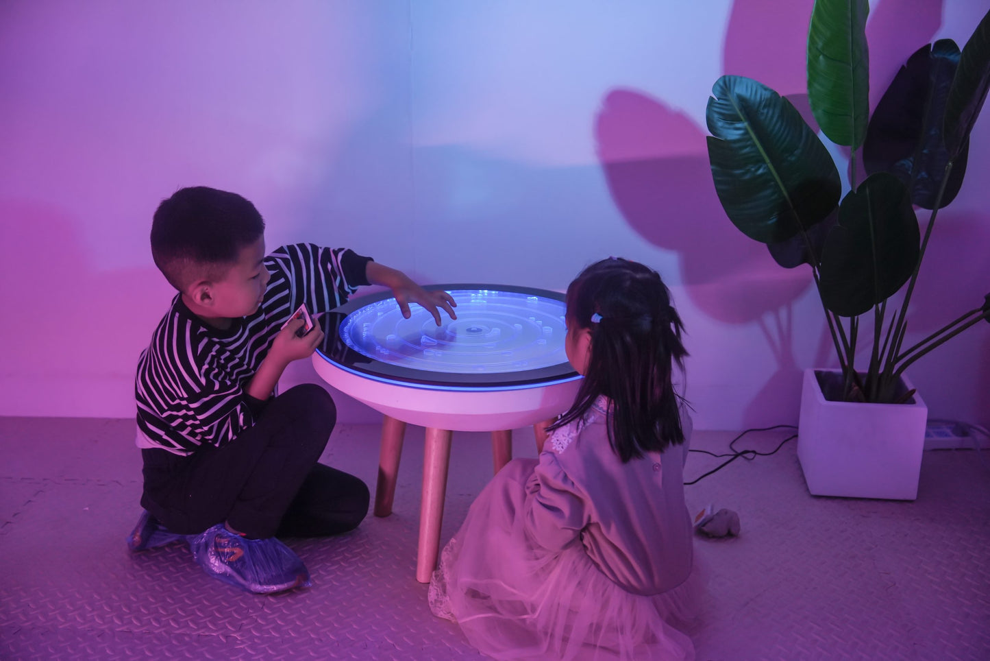 Maze Bubble Table