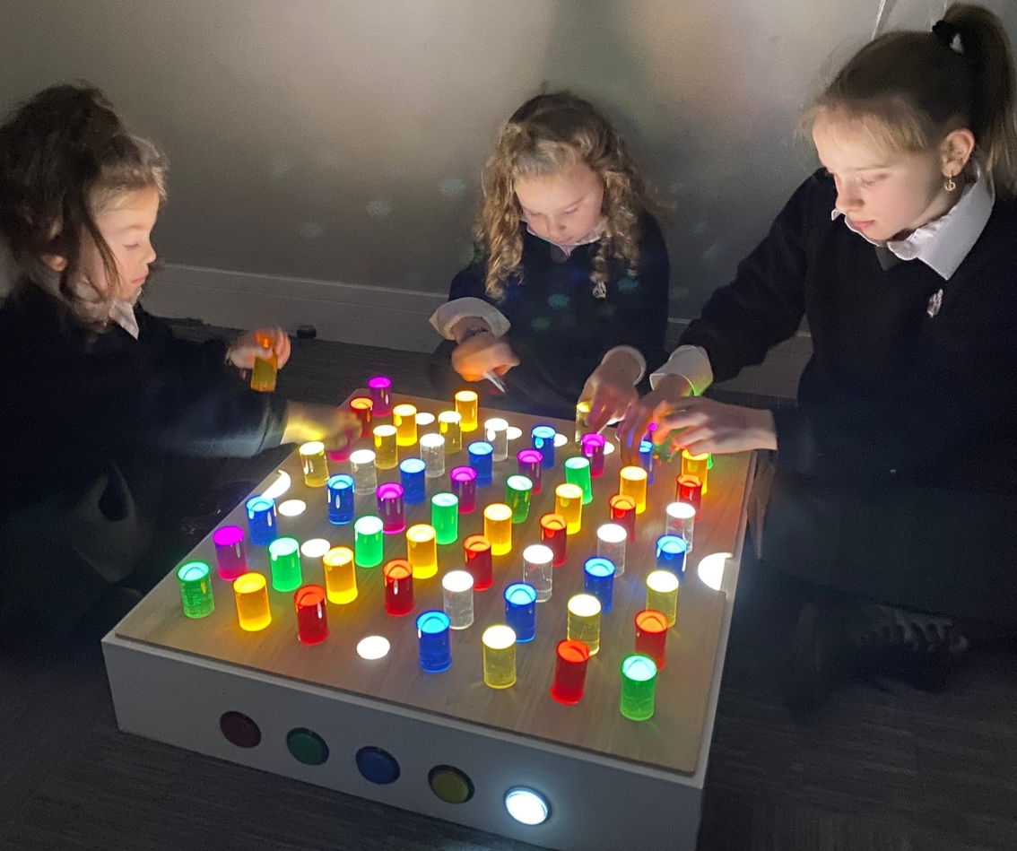 TABLE TOP PANEL WITH COLOURED RODS